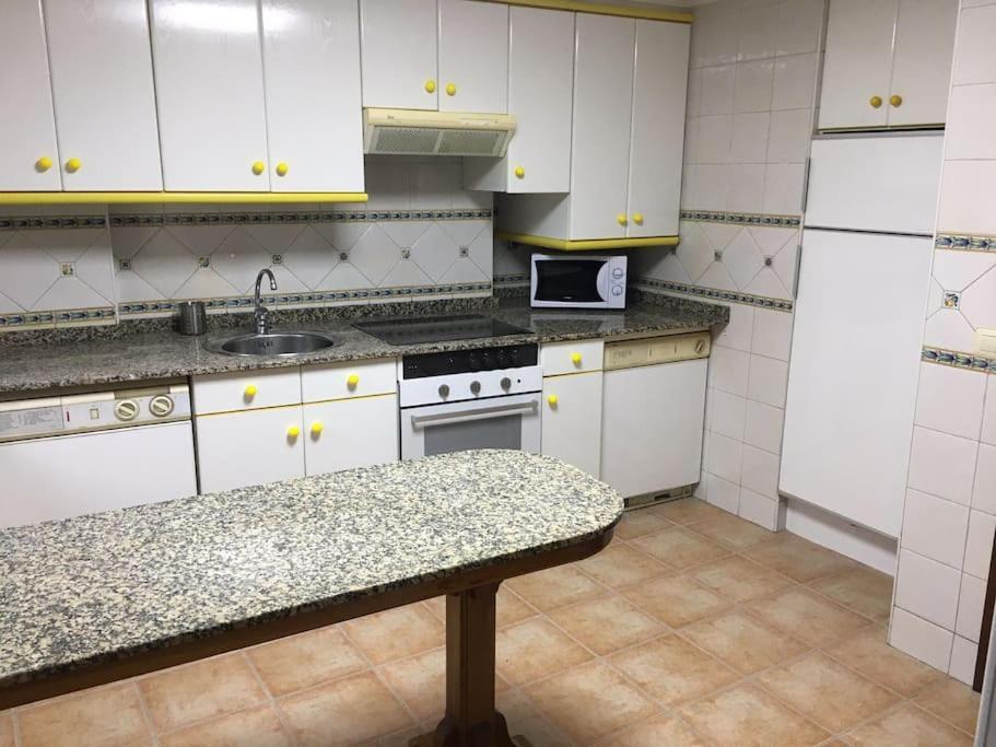 Paraguas Guesthouse Овиедо Екстериор снимка